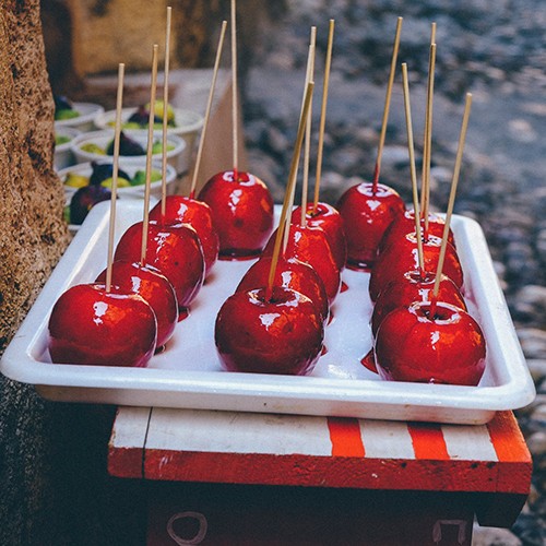 Candy Apples rental from A Maze N Fun